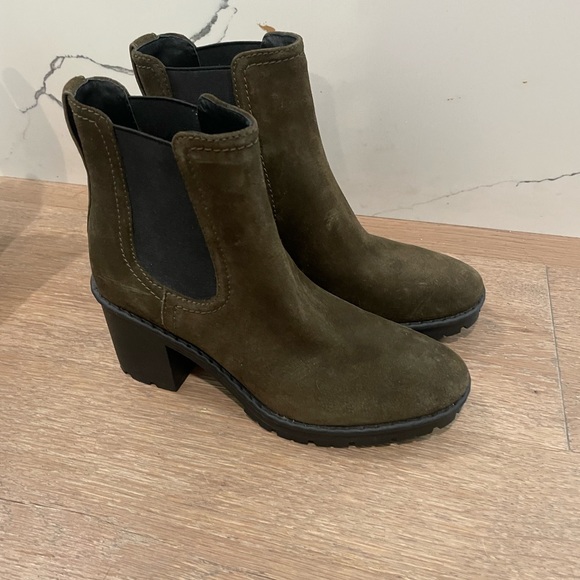 VINCE Henderson Water resistant army green ankle boots - Picture 3 of 10